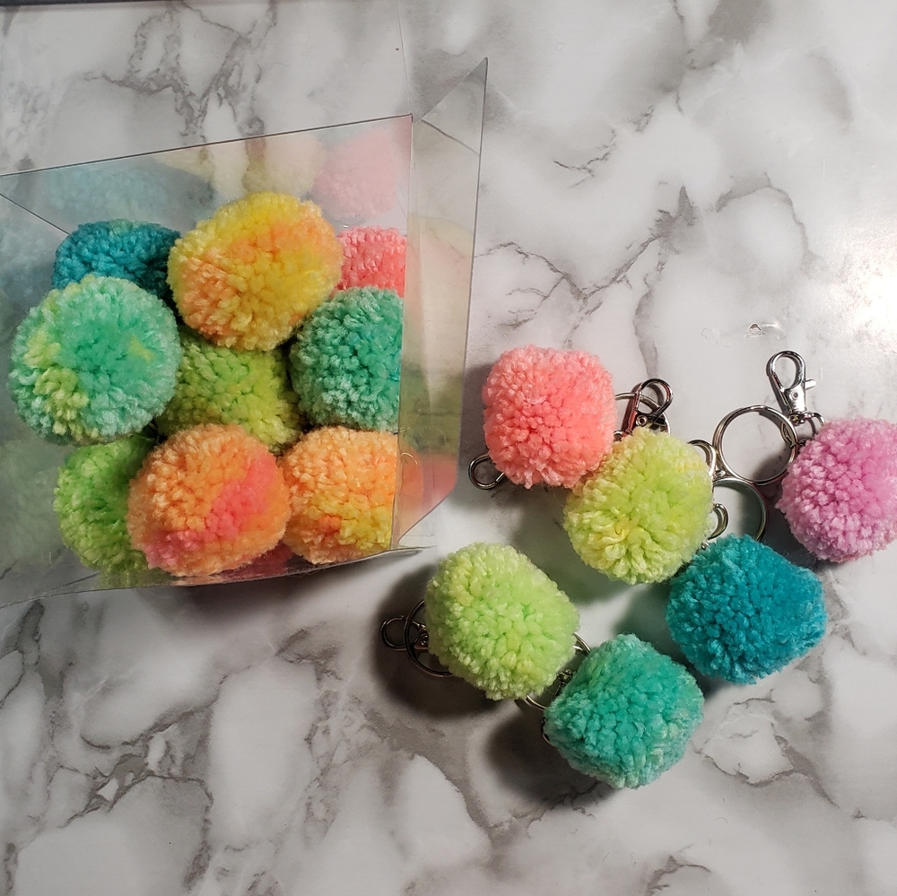 20 Mini Light Color Pompoms - Picture 4 of 4